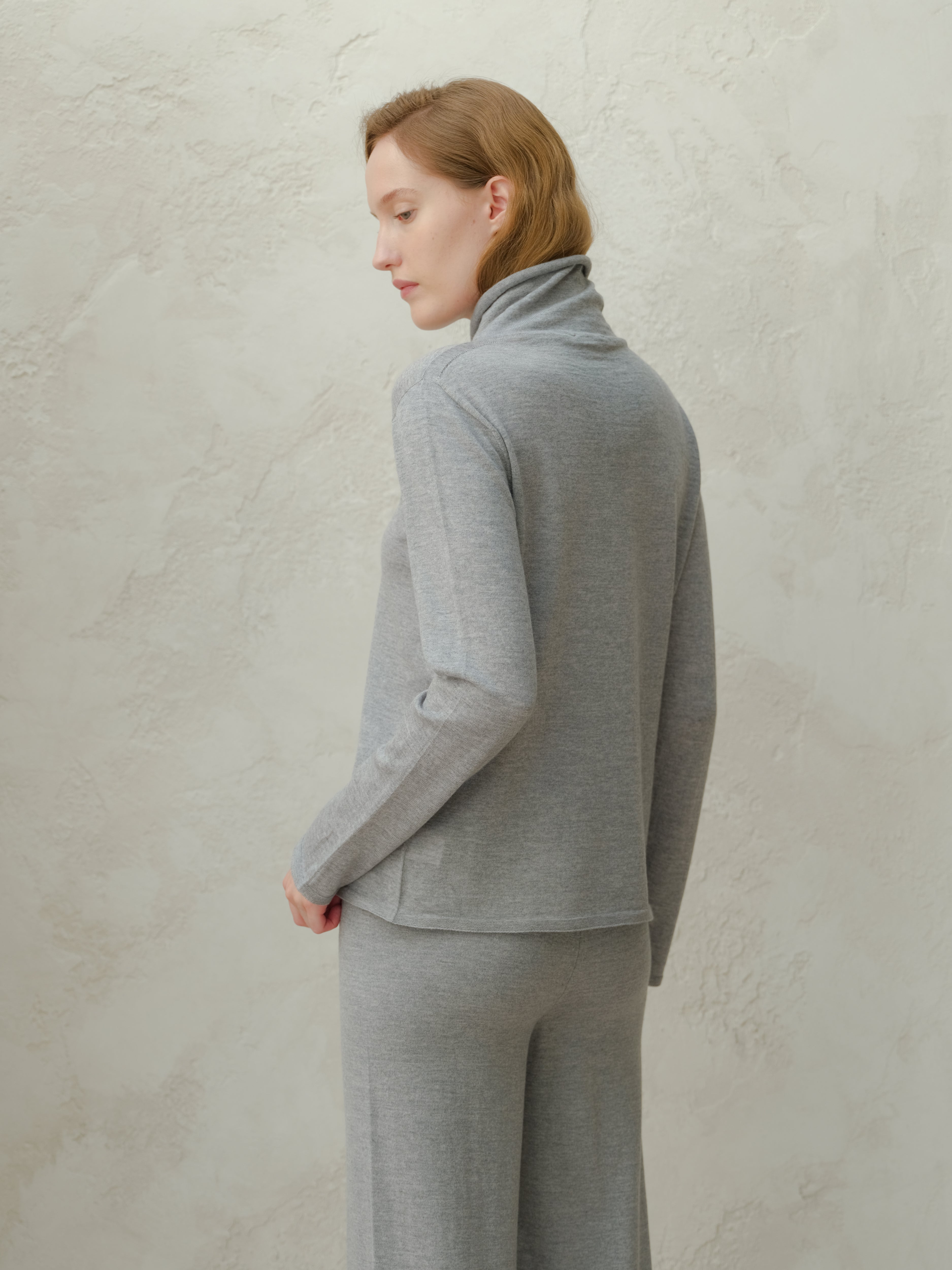 Extra Fine Merino Wool Relaxed Turtleneck (3D-Knit)-0