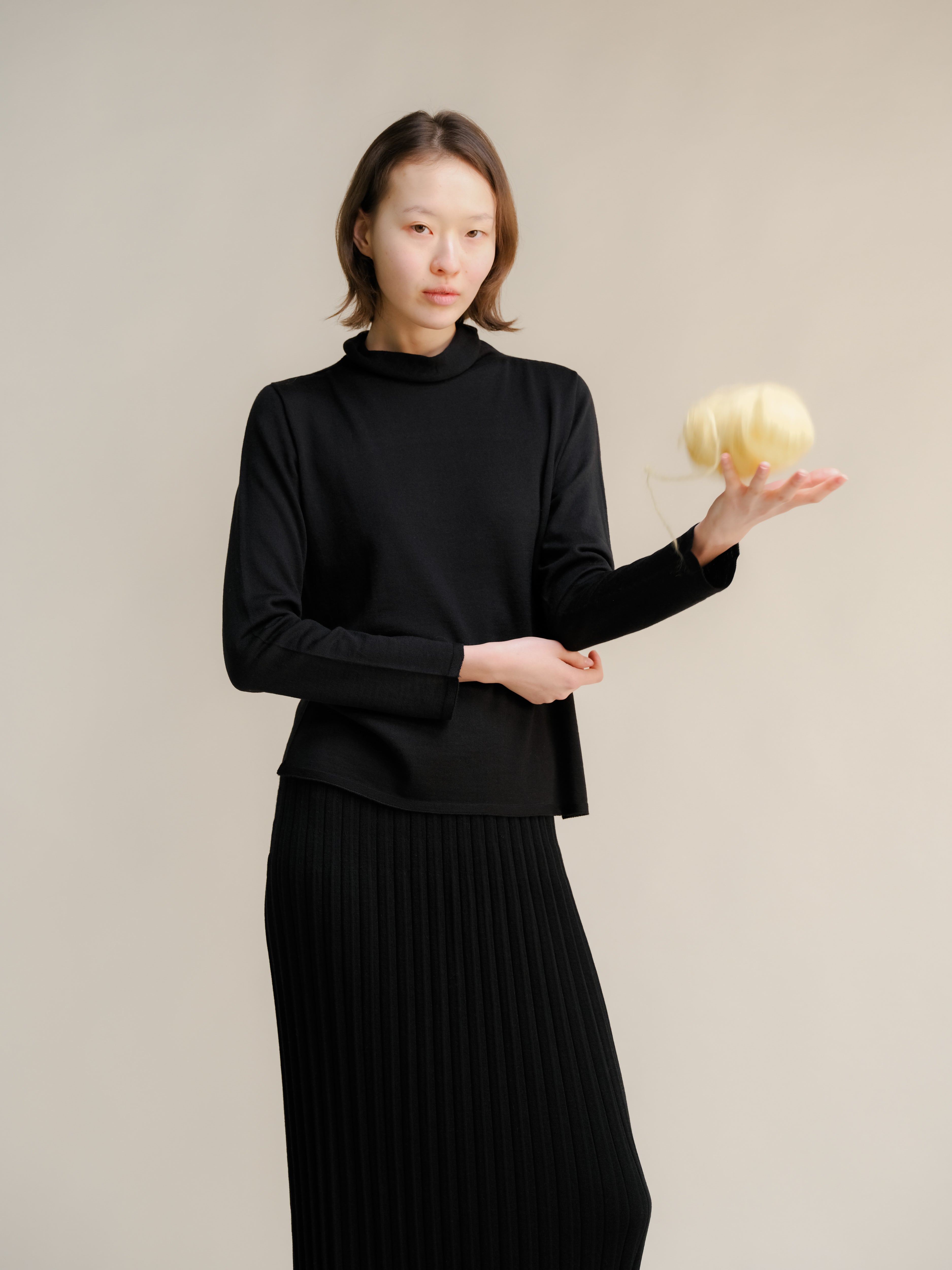 Extra Fine Merino Wool Relaxed Turtleneck (3D-Knit)-4