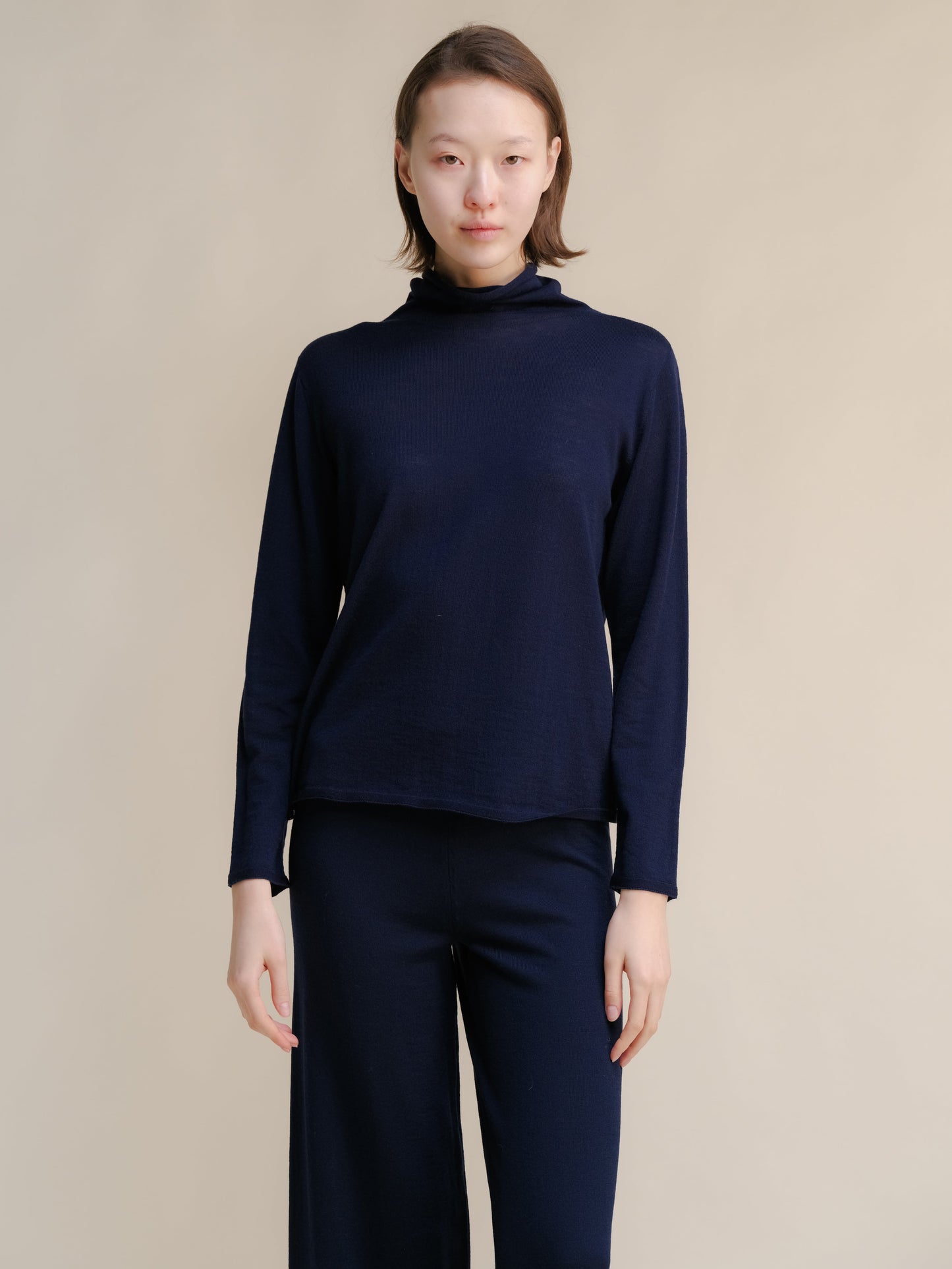 Extra Fine Merino Wool Relaxed Turtleneck (3D-Knit)-12
