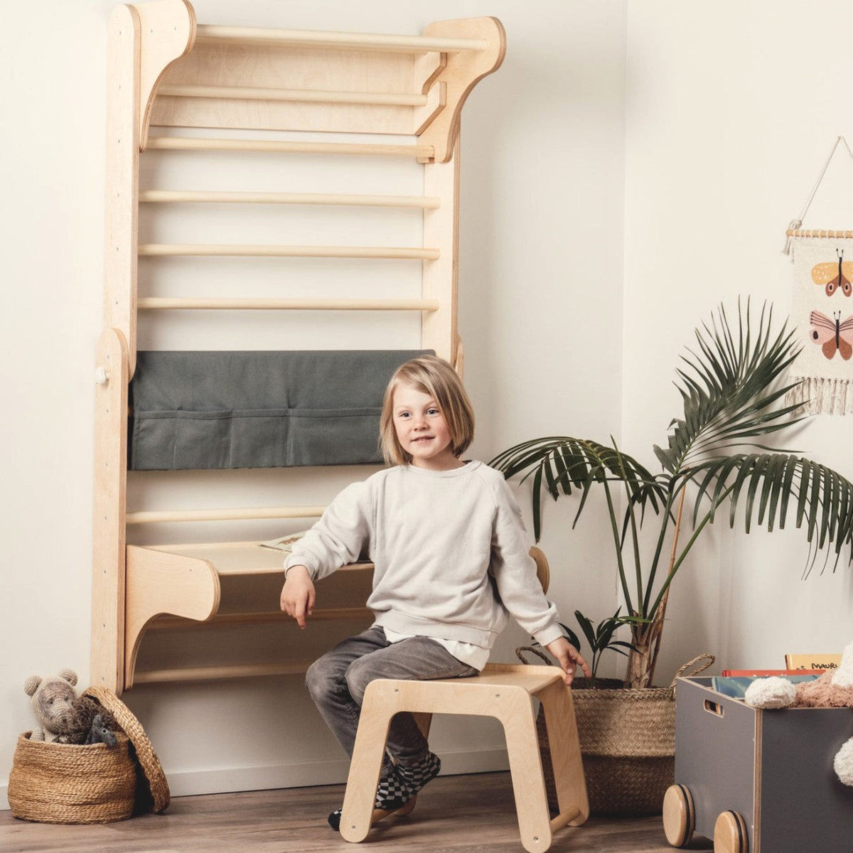 Table and Chair for the leg&go Swedish Wall